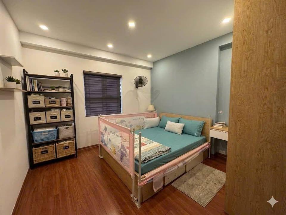 Cần Bán Gấp Chung Cư Thạch Bàn Long Biên 72m2, Giá 4,8 Tỷ – Full Nội Thất