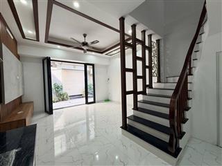 Bán Nhà Thạch Bàn - Cổ Linh - Lô Góc Rộng Thoáng, 33m2 ,5T chỉ 6,95 tỷ 
