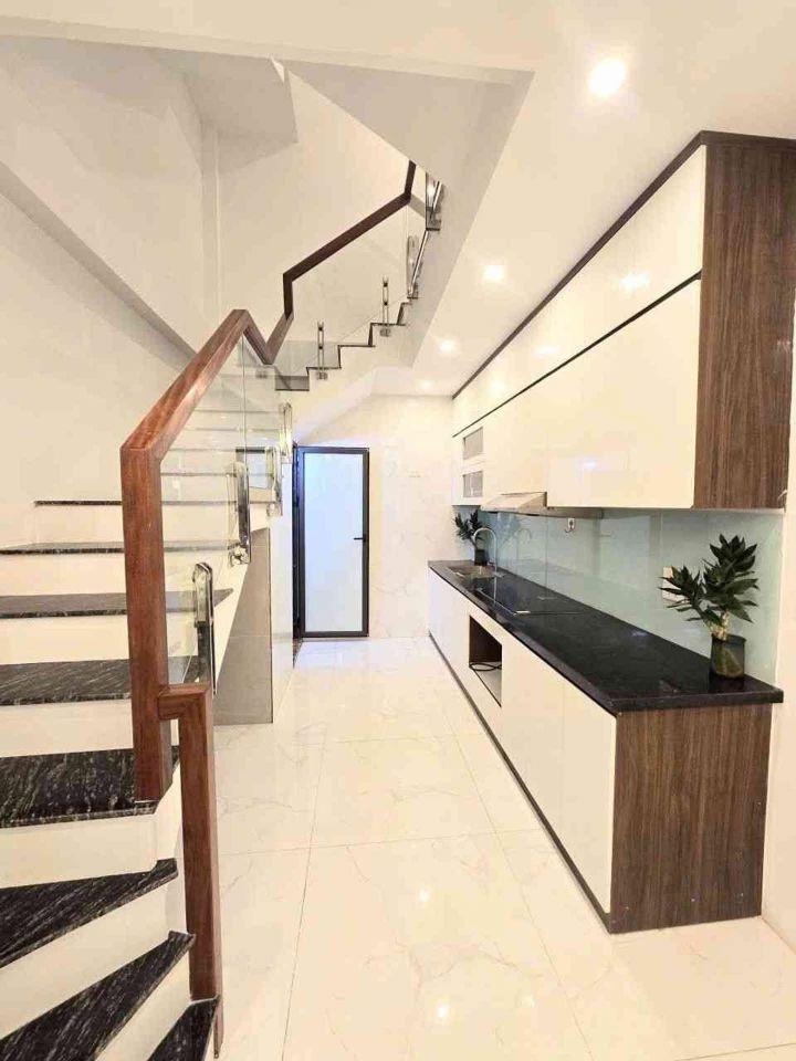 Bán Nhà Gần Cấp Tường Cấp 2 Thạch Bàn, Long Biên, 35m2, 5T chỉ 7,1 tỷ  