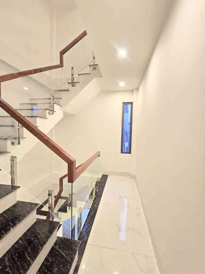 Bán Nhà Gần Cấp Tường Cấp 2 Thạch Bàn, Long Biên, 35m2, 5T chỉ 7,1 tỷ  