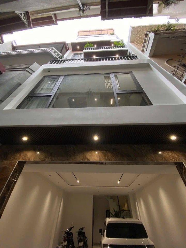 Bán Nhà Mới Nguyễn Văn Cừ, Long Biên ,47m2, 6T, giá 16,2 (ô tô vào nhà)