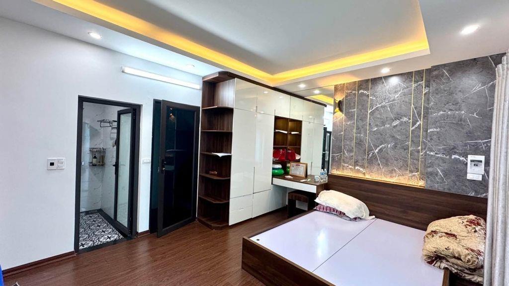 Hiếm. Bán Nhà Ngọc Thuỵ 32m2, 5T chỉ 7,45 tỷ (ngõ thoáng ô tô đỗ cạnh nhà)