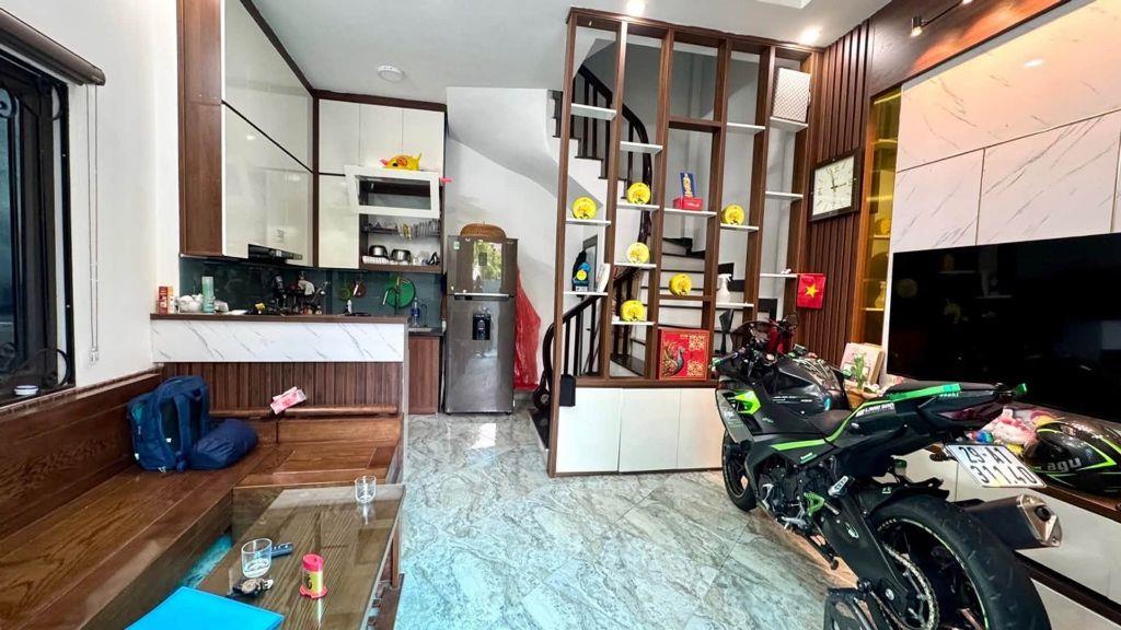 Hiếm. Bán Nhà Ngọc Thuỵ 32m2, 5T chỉ 7,45 tỷ (ngõ thoáng ô tô đỗ cạnh nhà)