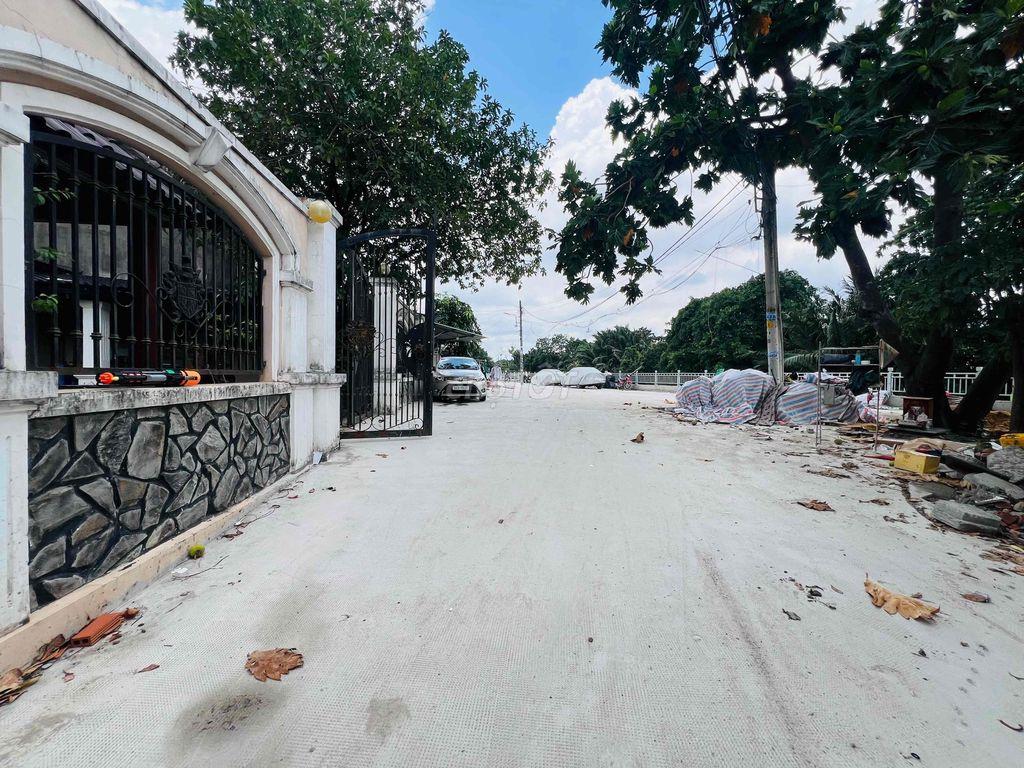 Chính chủ, nhà góc 2 mặt tiền, view kênh thoáng mát, P.Thạnh xuân, Q12