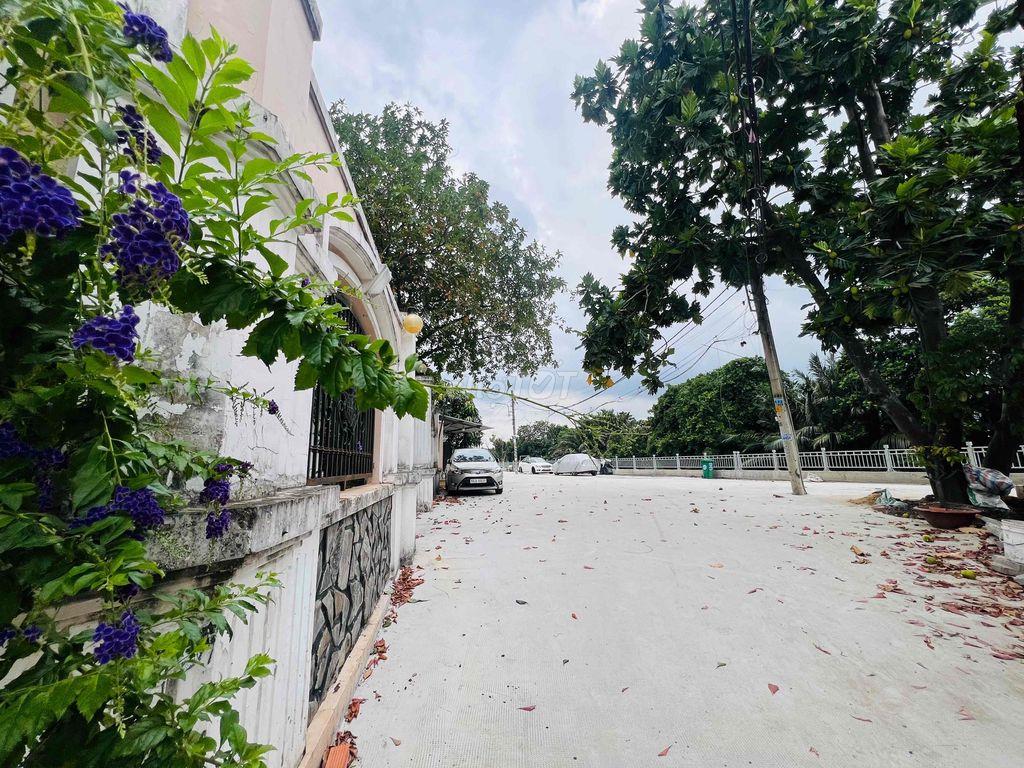 Chính chủ, nhà góc 2 mặt tiền, view kênh thoáng mát, P.Thạnh xuân, Q12