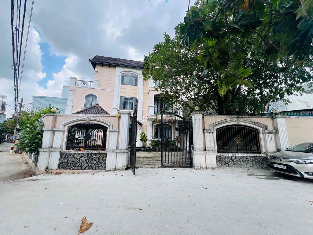 Chính chủ, nhà góc 2 mặt tiền, view kênh thoáng mát, P.Thạnh xuân, Q12