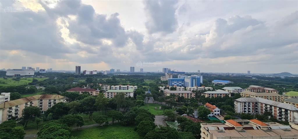 Bán căn 2 phòng ngủ 2wc, bcons plaza, 2,350 tỷ, tầng trung view hồ đá đẹp, tặng nội thất