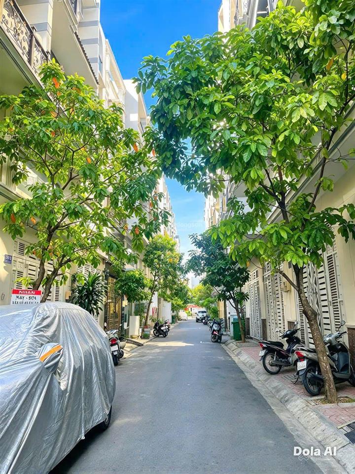 Chủ cần tiền bán gấp nhà an dương vương, 4,5*11m, 4 tầng, full nội thất giá 7 tỷ.  0768 713 ***