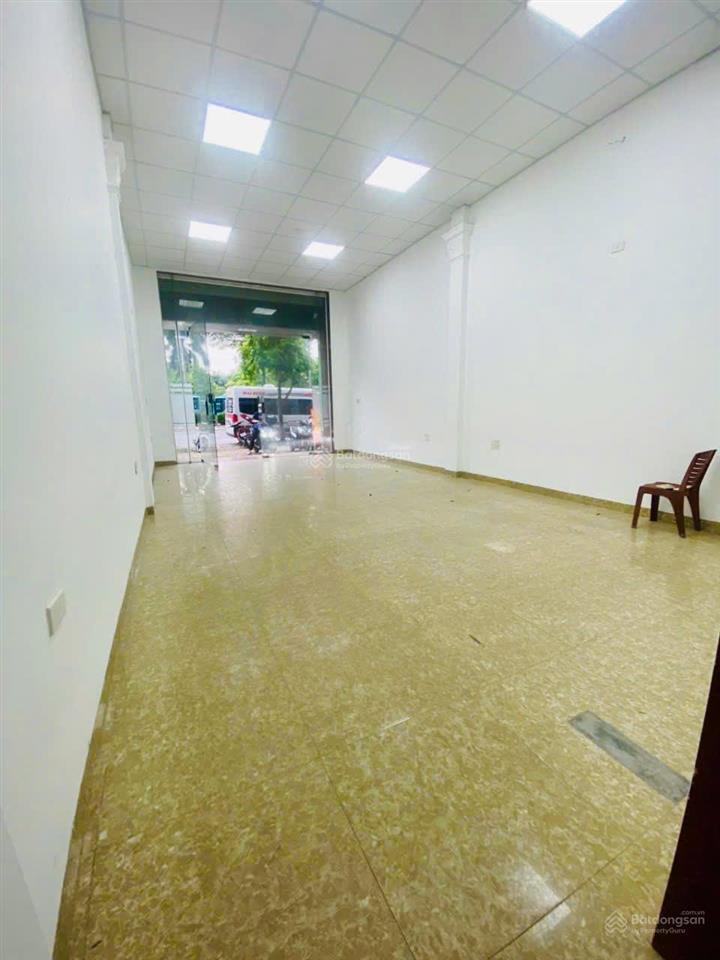 Chính chủ cho thuê mặt bằng kinh doanh nổi bật trần vỹ cầu giấy 65 m2 giá 9 triệu