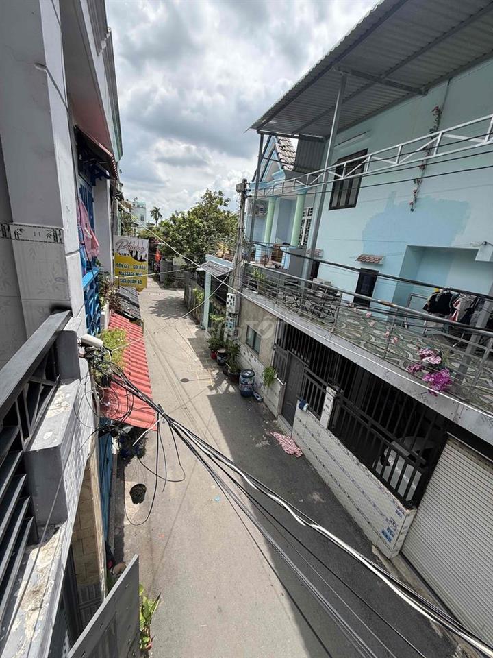 nhà 3 p ngủ diện tích 56m vuông vức hẻm 5m thông , 2,7 tỷ