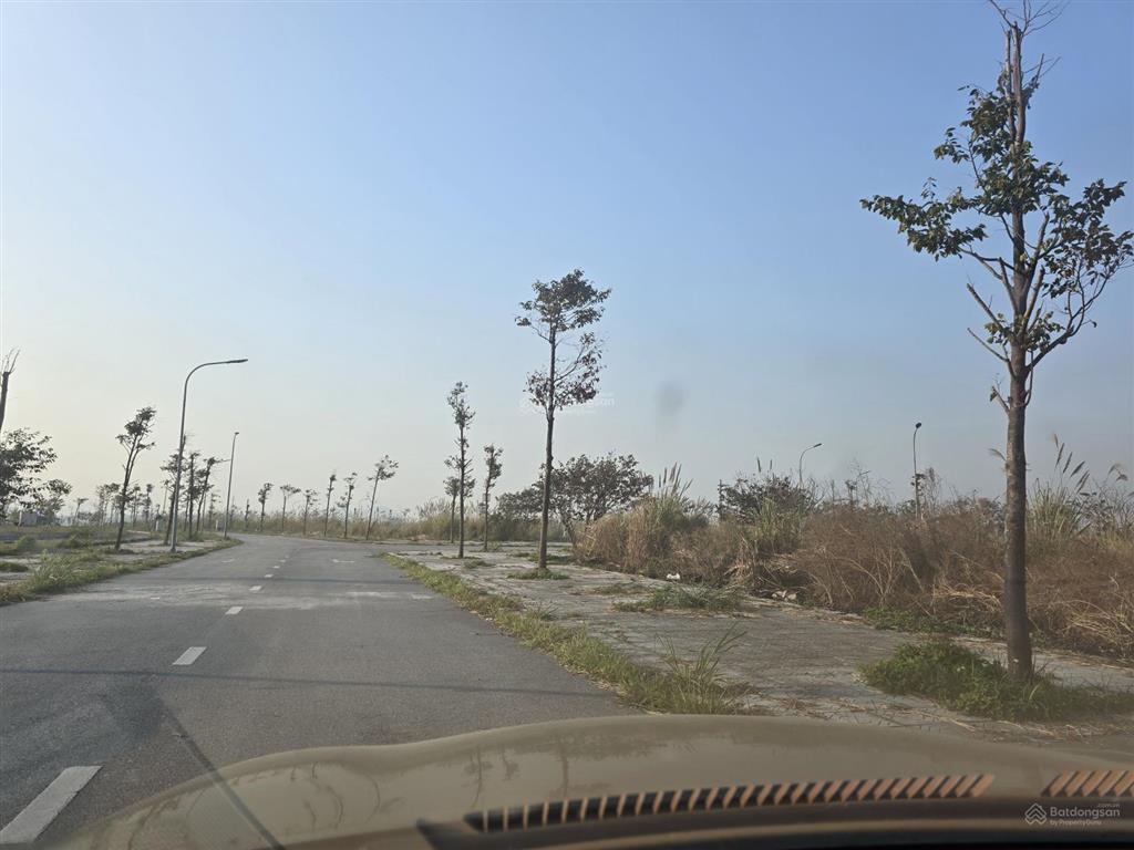 Hàng đẹp,sát vách chung đường cùng vin hạ long xanh 300m2, đầu tư thắng ngay 20% tăng cùng da