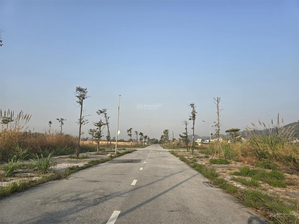 Hàng đẹp,sát vách chung đường cùng vin hạ long xanh 300m2, đầu tư thắng ngay 20% tăng cùng da