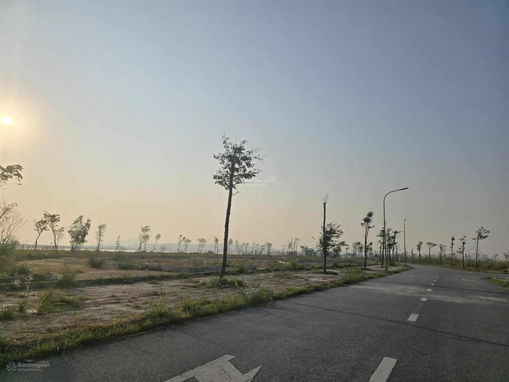 Hàng đẹp,sát vách chung đường cùng vin hạ long xanh 300m2, đầu tư thắng ngay 20% tăng cùng da