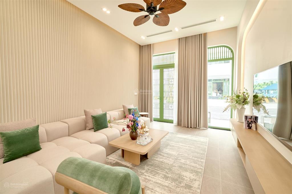 Bán gấp liền kề 3,5 tầng + hầm (220) 56m2, vị trí gần công viên nước sun hà nam