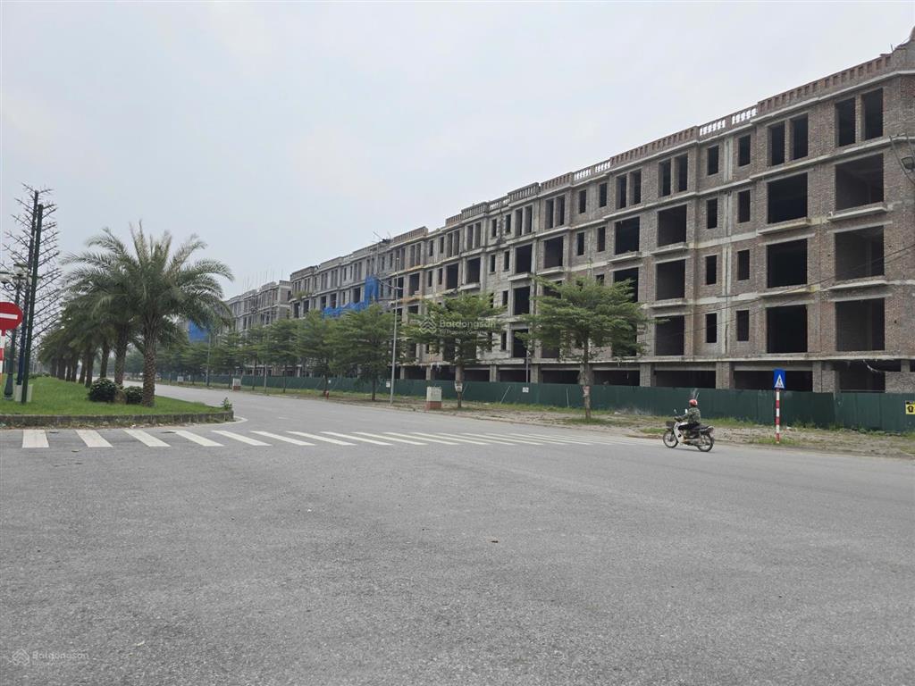Cắt lỗ sâu, ngộp ngân hàng, vị trí kinh doanh được ngay