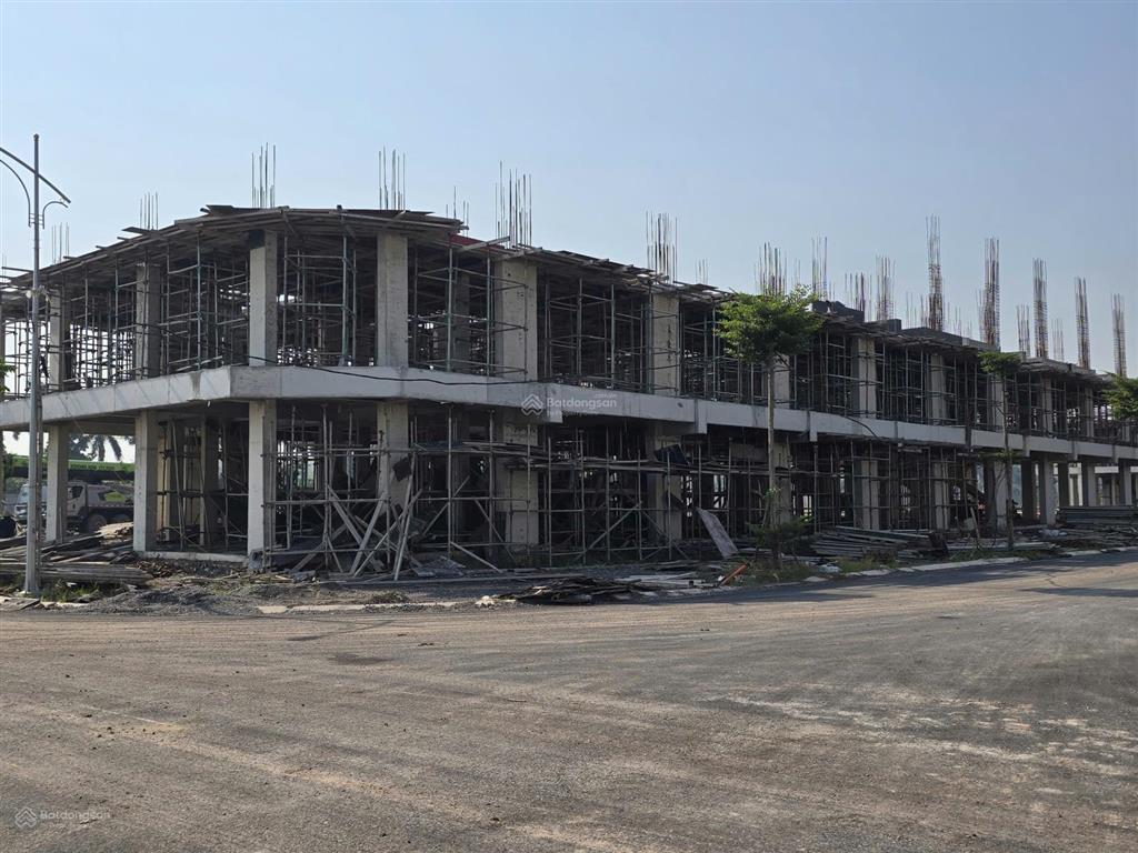 Cắt lỗ sâu, ngộp ngân hàng, vị trí kinh doanh được ngay