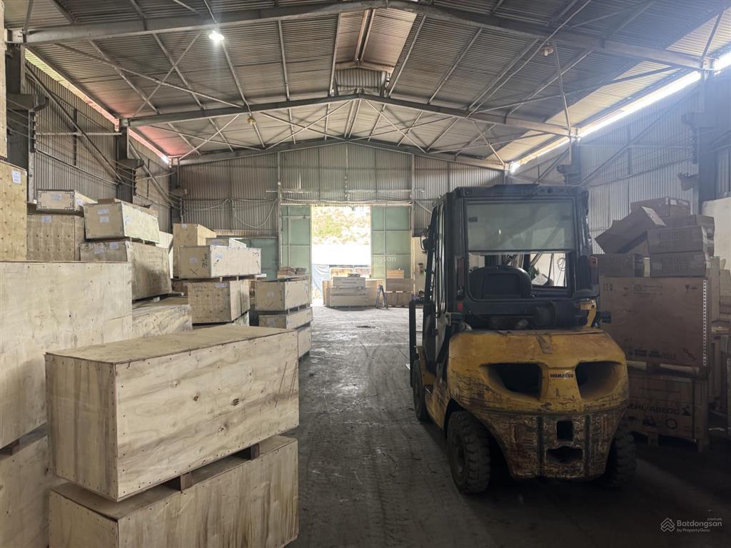 Tôi cần cho thuê kho đẹp 500  100m2  10000m2 tại mặt ql32, gần trạm trôi, hà nội
