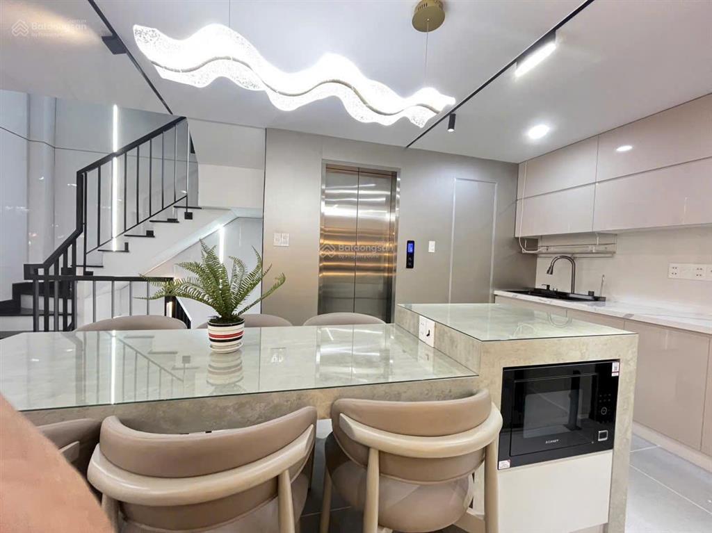 Ban gấp nhà hxh đường 3/2 hẻm 666 khu vip toàn chung cư cao cấp yên tĩnh giá chỉ 12,5 tỷ