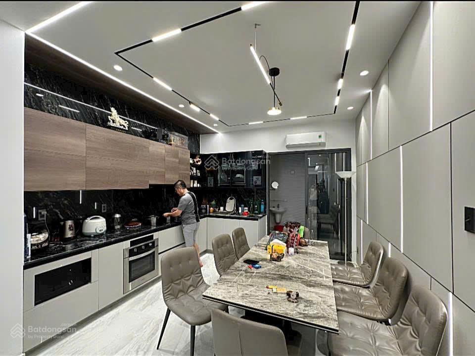 Bán nhà mặt tiền đối diện đại học kinh tế tp. hcm  quận 10  (4,5x35m)  5 tầng  giá 55 tỷ