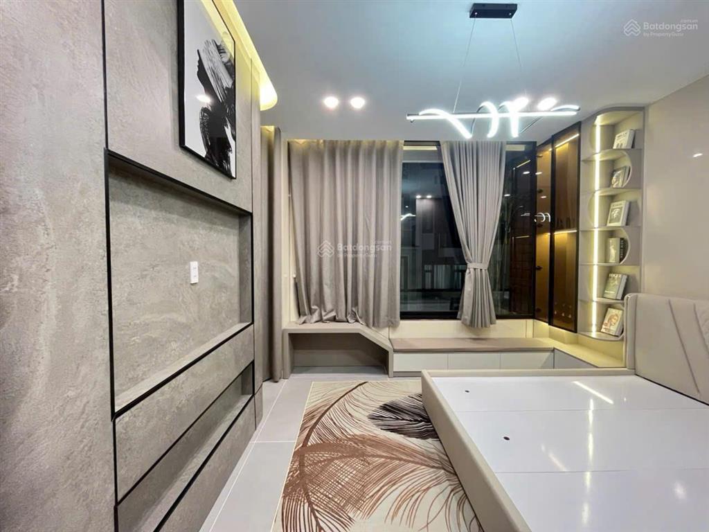 Bán gấp nhà hẻm 7m nguyễn tri phương quận 10  cách mt chỉ 2 căn nhà  dt 4,6x15m. giá hơn 16 tỷ