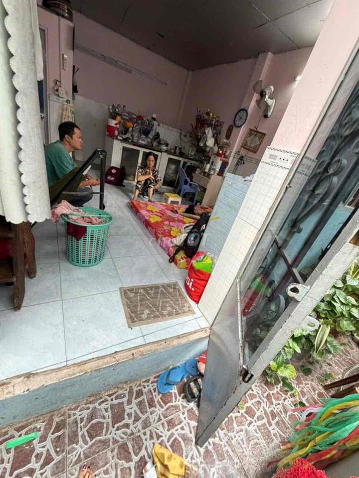 Nhà Phố của Mẹ Em Cách mặt tiền tháng 8 50m vào.