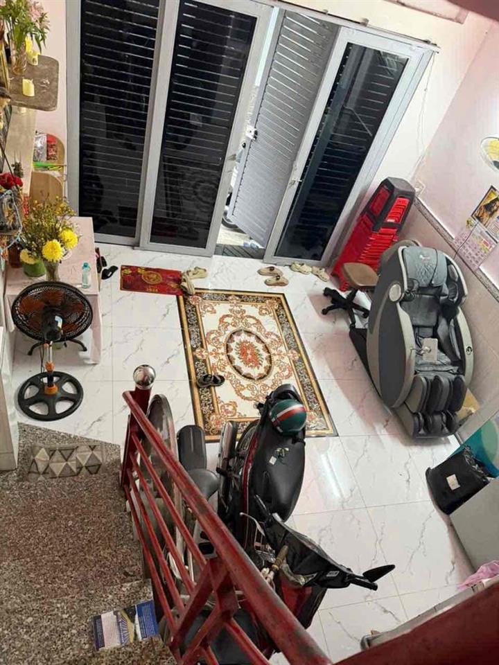 Nhà Phố của Mẹ Em Cách mặt tiền tháng 8 50m vào.