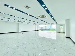 Cho thuê sàn t1,2,3 toà 9 tầng mp trần quốc hoàn 100m2  thang máy  hầm  pccc  vỉa hè, giá 130tr