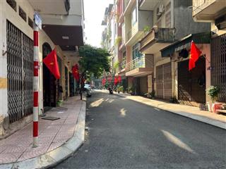 Cho thuê nguyên căn 4 tầng  hoàng công chất  136 hồ tùng mậu  vỉa hè  ô tô  giá 10 triệu.