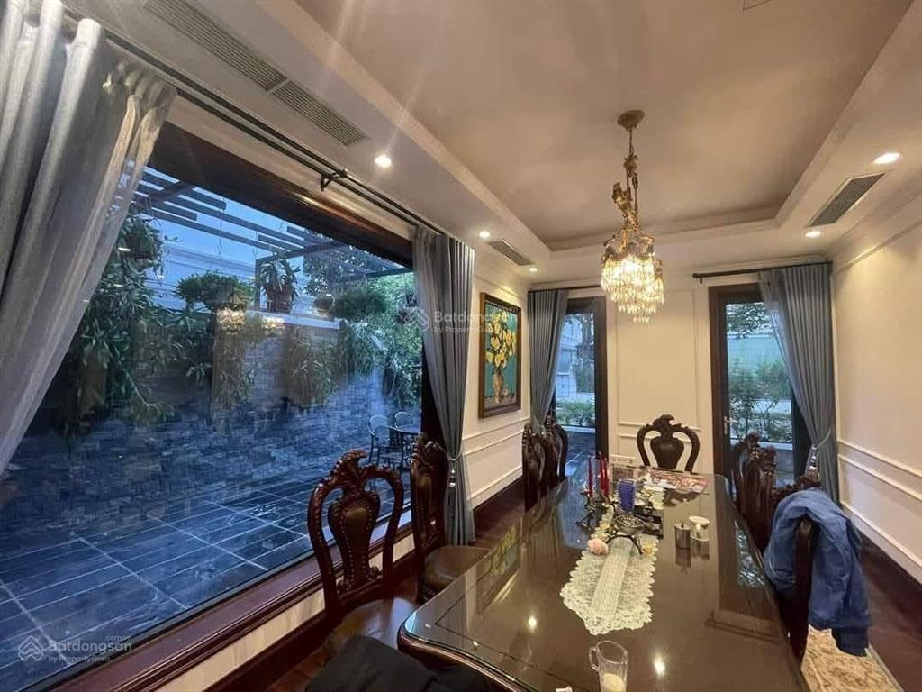 Bán biệt thự ciputra 305m2 lô góc mặt tiền 16m sân vườn thang máy full nội thất chỉ 137 tỷ