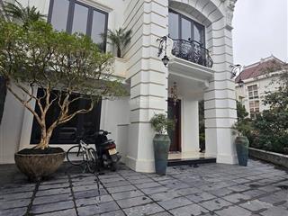Bán biệt thự ciputra 305m2 lô góc mặt tiền 16m sân vườn thang máy full nội thất chỉ 137 tỷ