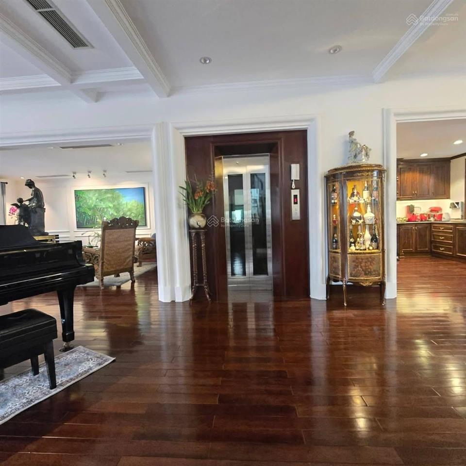 Bán biệt thự ciputra 305m2 lô góc mặt tiền 16m sân vườn thang máy full nội thất chỉ 137 tỷ