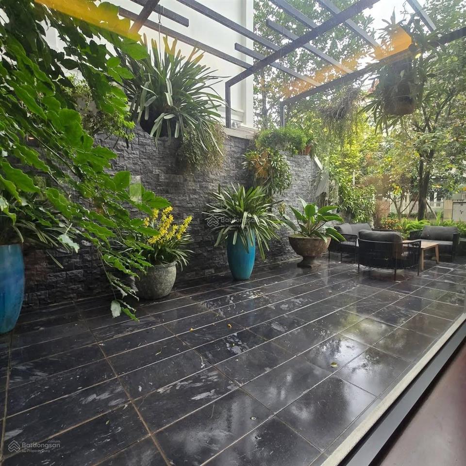 Bán biệt thự ciputra 305m2 lô góc mặt tiền 16m sân vườn thang máy full nội thất chỉ 137 tỷ