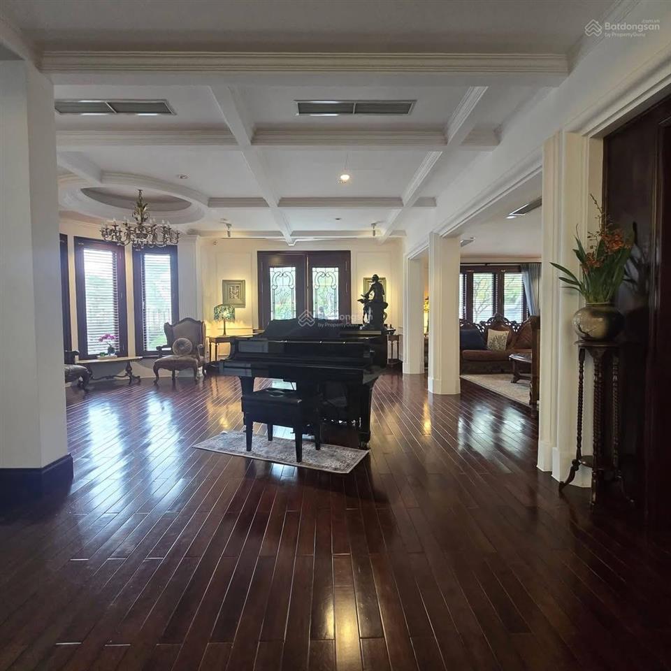 Bán biệt thự ciputra 305m2 lô góc mặt tiền 16m sân vườn thang máy full nội thất chỉ 137 tỷ