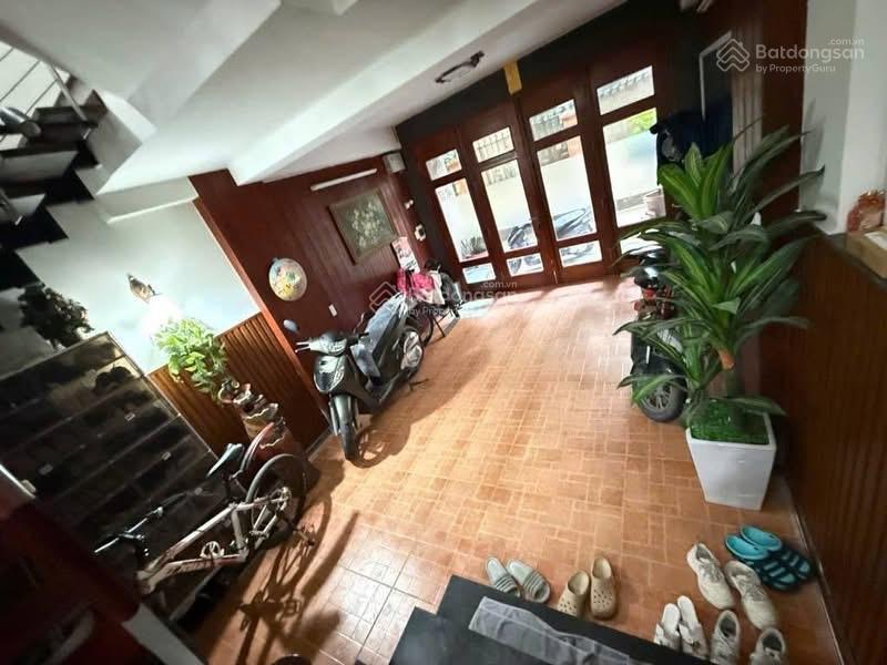 Bán nhà 4t phố hoàng quốc việt 54m2, phân lô ô tô  2 mặt tiền, 2 mặt đường, giá 19,9 tỷ.