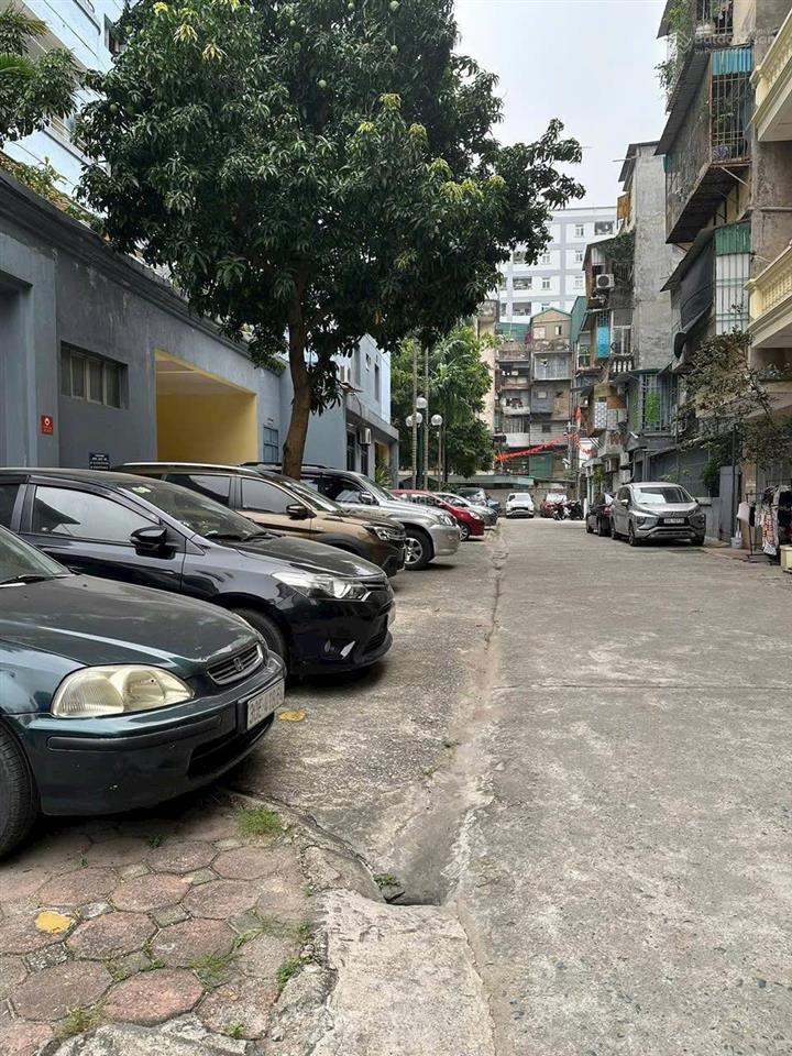 Bán nhà 4t phố hoàng quốc việt 54m2, phân lô ô tô  2 mặt tiền, 2 mặt đường, giá 19,9 tỷ.