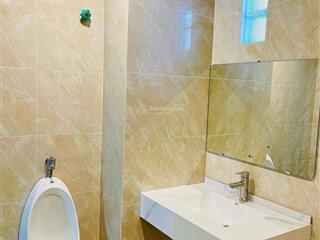 Cho thuê mặt bằng kinh doanh mp trần quốc hoàn 300m2, thang máy, hầm, pccc, giá 130tr/tháng.