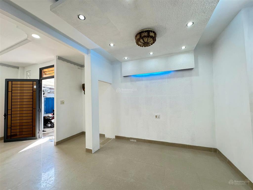 Chỉ với 3 tỷ 860 cho căn nhà mới 2 tầng, đường ô tô dọn vào ở ngay, mặt tiền kinh doanh 5m