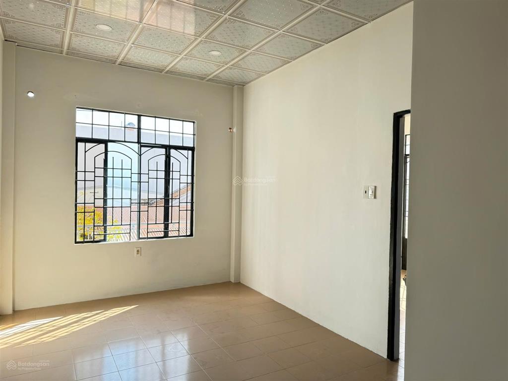 Chỉ với 3 tỷ 860 cho căn nhà mới 2 tầng, đường ô tô dọn vào ở ngay, mặt tiền kinh doanh 5m