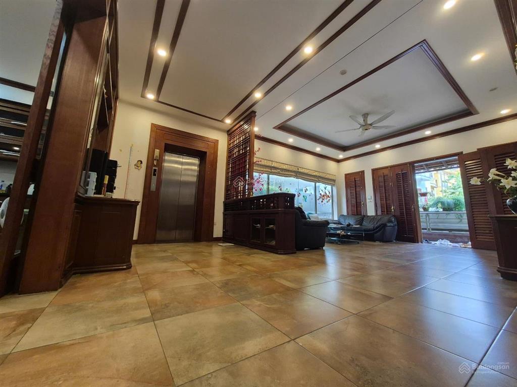 Biệt thự mặt phố mỹ đình ii 200m2 hướng đông ra