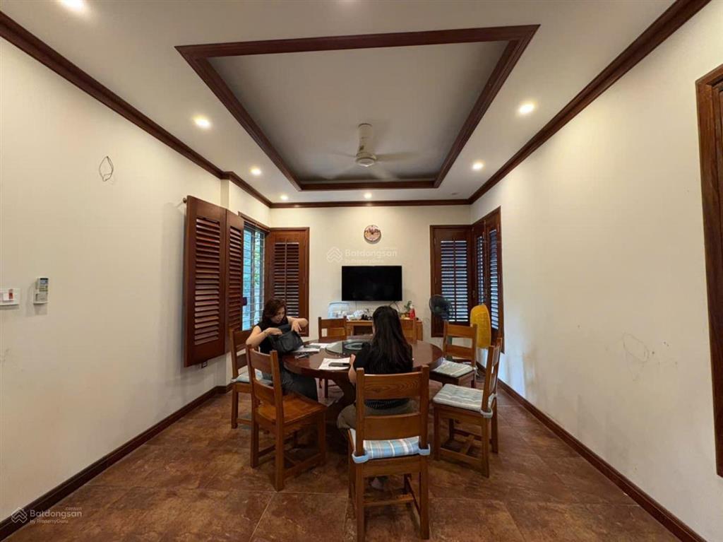 Biệt thự mặt phố mỹ đình ii 200m2 hướng đông ra