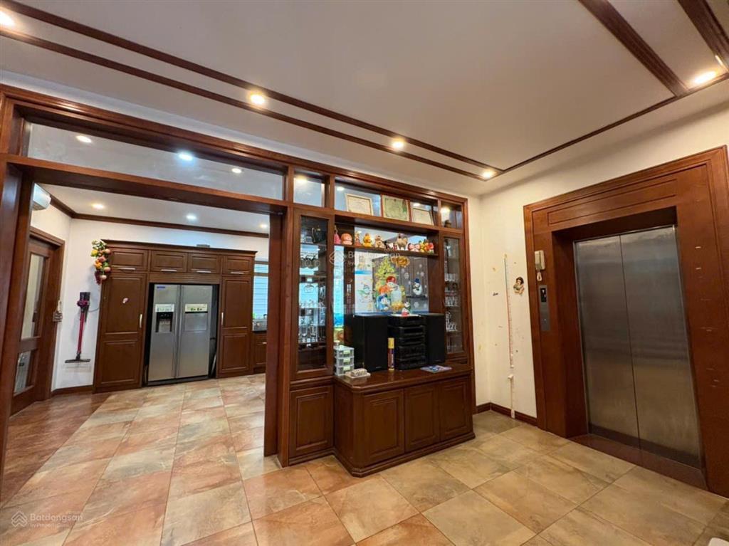 Biệt thự mặt phố mỹ đình ii 200m2 hướng đông ra