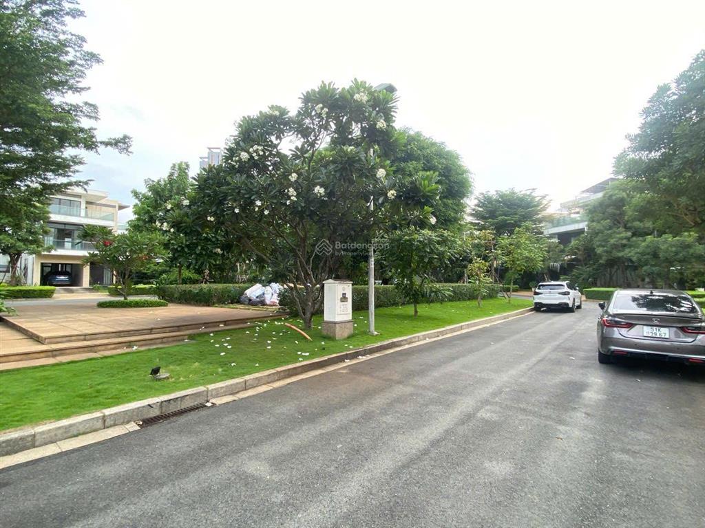 Cần bán bt đơn lập 412m²  giá 55 tỷ  2 mặt đối diện sông và công viên. sân vườn rộng. sổ hồng