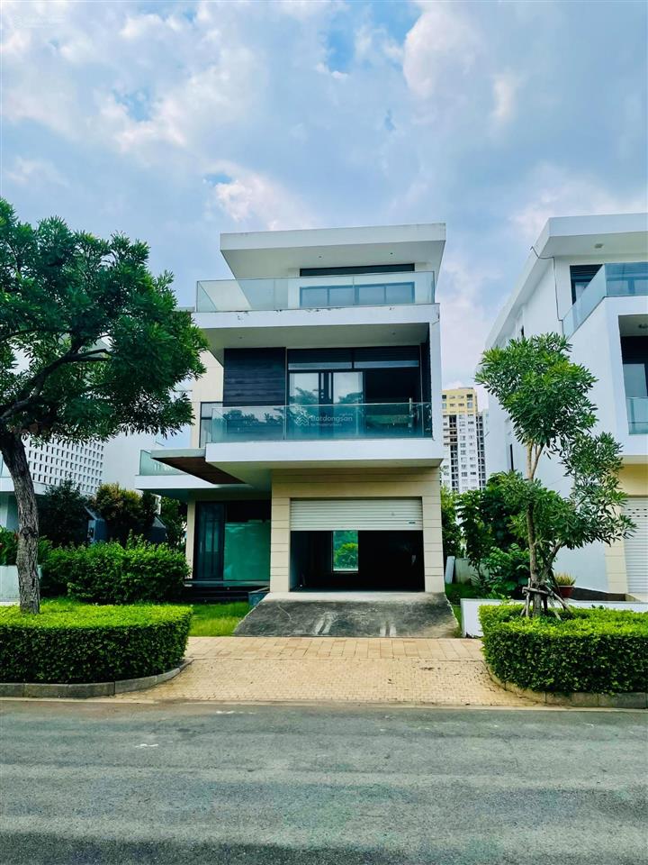 Cần bán căn 200m2  30 tỷ  full nội thất tại lucasta. biệt thự song lập  hỗ trợ vay 70%