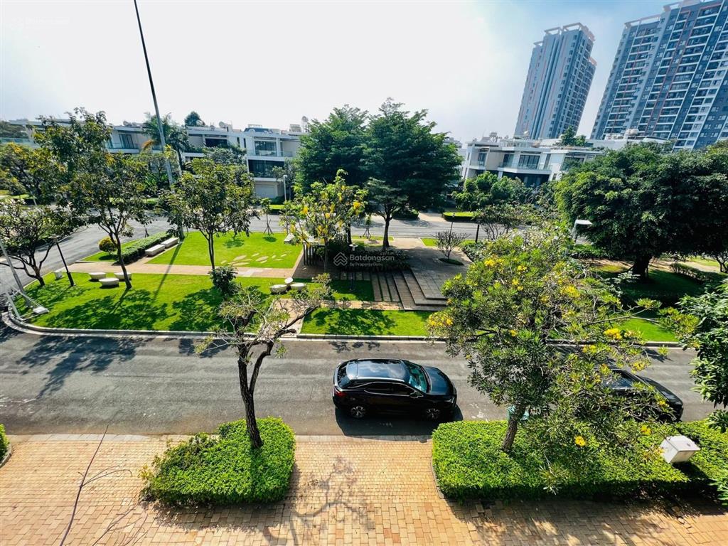 Cần bán căn 200m2  30 tỷ  full nội thất tại lucasta. biệt thự song lập  hỗ trợ vay 70%