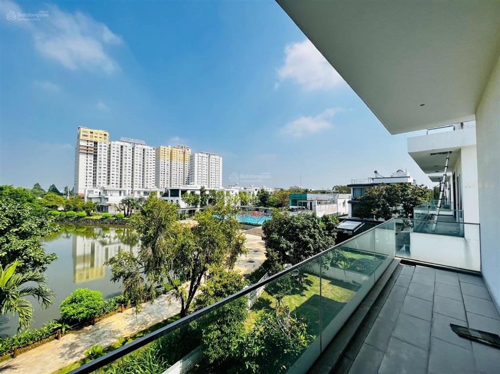 Cần bán căn 200m2  30 tỷ  full nội thất tại lucasta. biệt thự song lập  hỗ trợ vay 70%