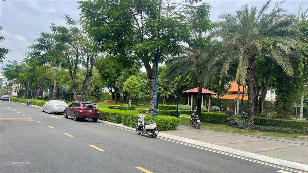 Cần cho thuê căn verosa 102m2  full nội thất  giá 40 triệu  nhà mới 100%. đối diện công viên lớn