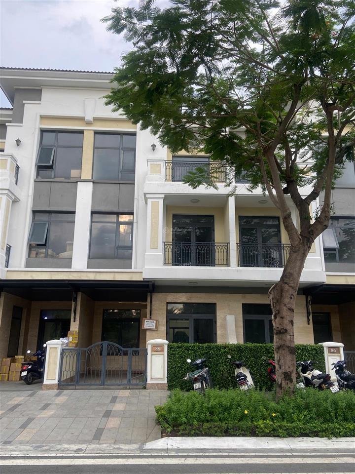 Cần cho thuê căn verosa 102m2  full nội thất  giá 40 triệu  nhà mới 100%. đối diện công viên lớn