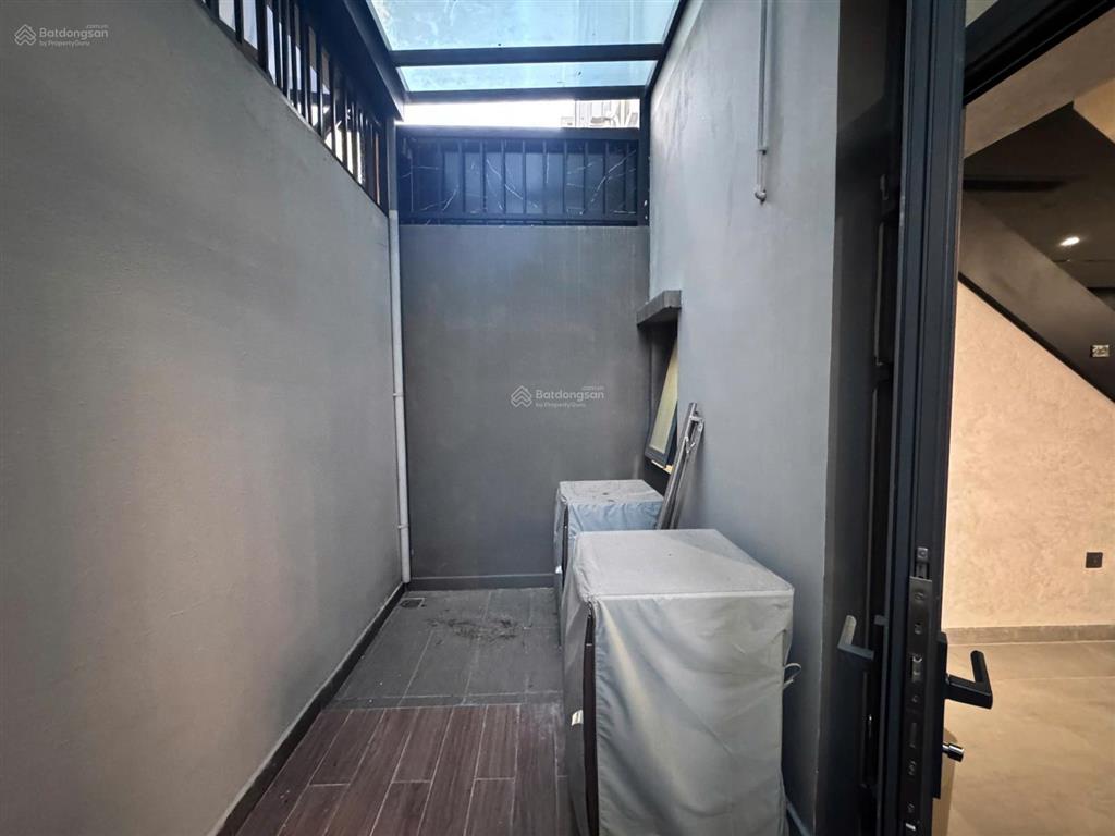 Cần bán căn 75m2  16 tỷ. full nội thất thiết kế. đối diện công viên đường lớn. sổ hồng riêng