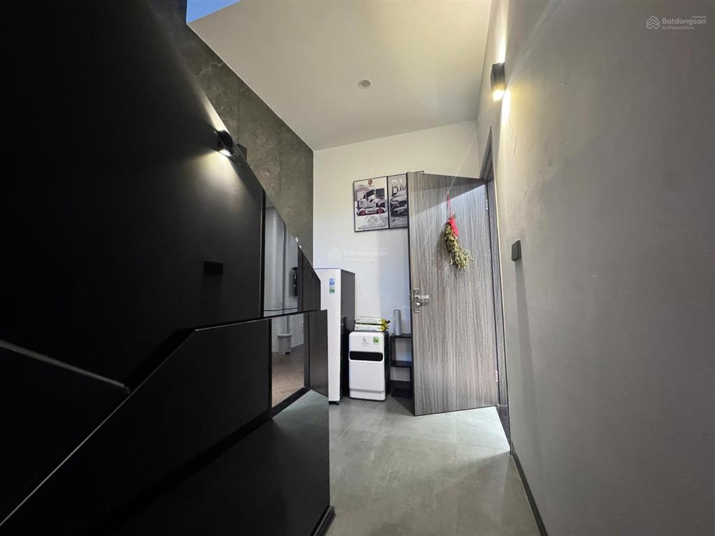Cần bán căn 75m2  16 tỷ. full nội thất thiết kế. đối diện công viên đường lớn. sổ hồng riêng