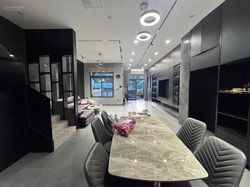 Cần bán căn 75m2  16 tỷ. full nội thất thiết kế. đối diện công viên đường lớn. sổ hồng riêng